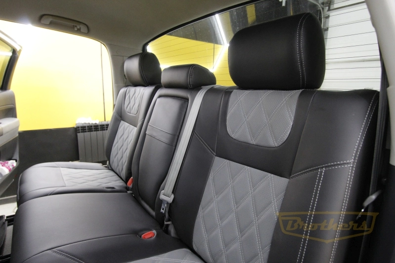 Чехлы для сидений Toytota Tundra 2 (Texas Edition) серии "Premium" - серая строчка, ромбы, серый центр