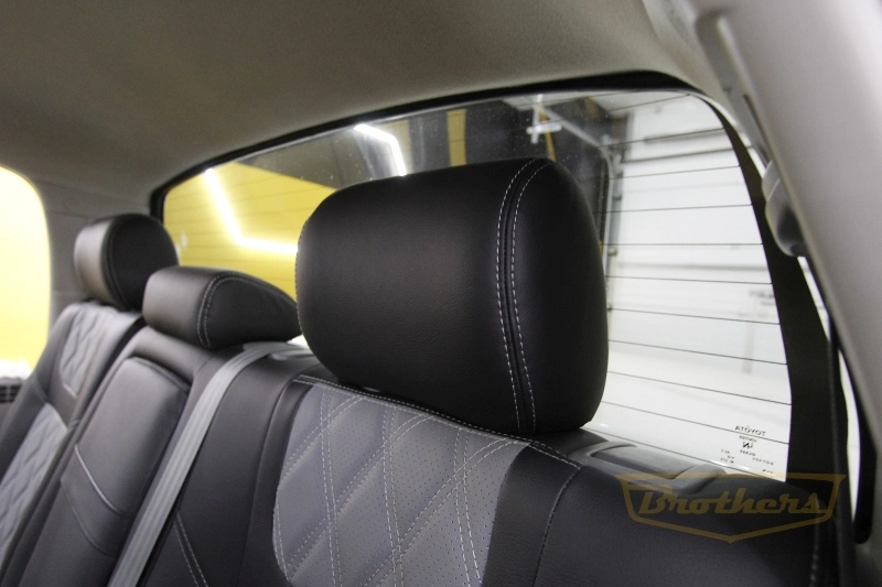 Чехлы для сидений Toytota Tundra 2 (Texas Edition) серии "Premium" - серая строчка, ромбы, серый центр