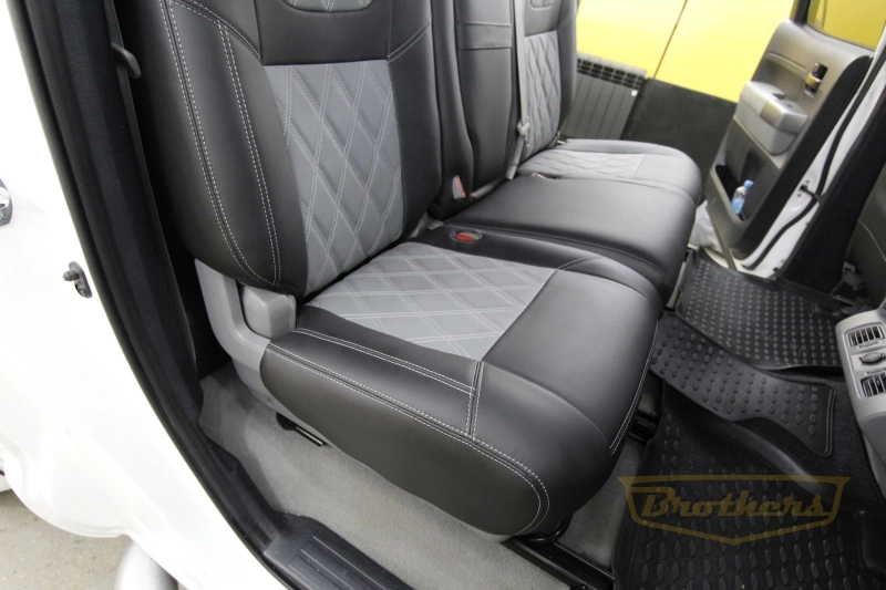 Чехлы для сидений Toytota Tundra 2 (Texas Edition) серии "Premium" - серая строчка, ромбы, серый центр