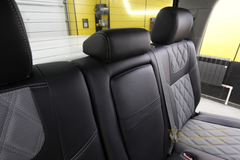 Чехлы для сидений Toytota Tundra 2 (Texas Edition) серии "Premium" - серая строчка, ромбы, серый центр