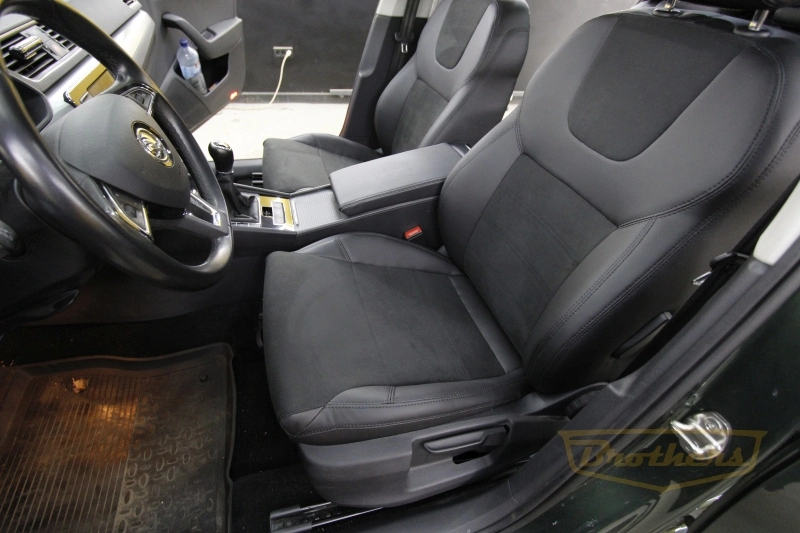 Чехлы на Skoda Superb 3 (Style), серии "Alcantara Full" - черная строчка Чехлы на Skoda Superb 3 (Style), серии "Alcantara Full" - черная строчка