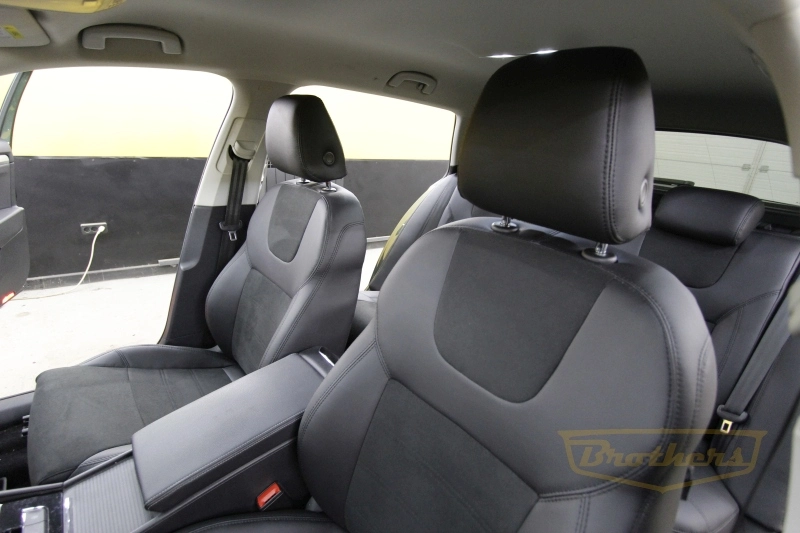 Чехлы на Skoda Superb 3 (Style), серии "Alcantara Full" - черная строчка Чехлы на Skoda Superb 3 (Style), серии "Alcantara Full" - черная строчка