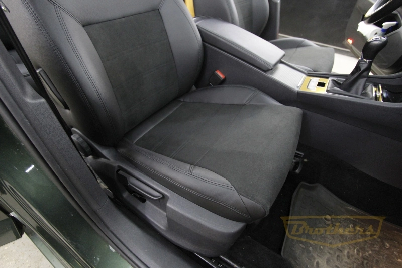 Чехлы на Skoda Superb 3 (Style), серии "Alcantara Full" - черная строчка Чехлы на Skoda Superb 3 (Style), серии "Alcantara Full" - черная строчка