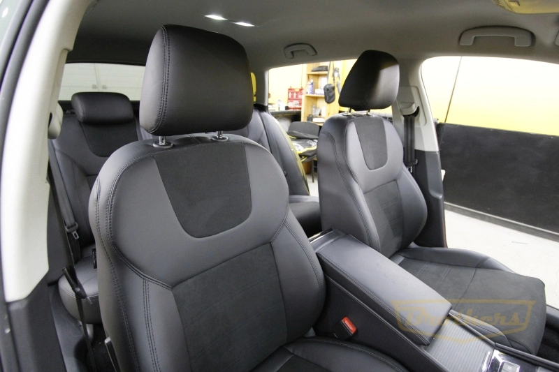 Чехлы на Skoda Superb 3 (Style), серии "Alcantara Full" - черная строчка Чехлы на Skoda Superb 3 (Style), серии "Alcantara Full" - черная строчка