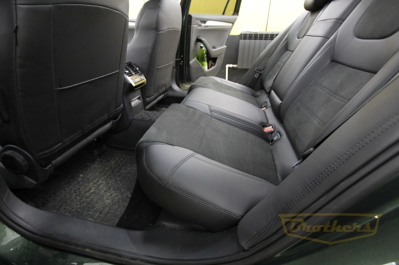 Чехлы на Skoda Superb 3 (Style), серии "Alcantara Full" - черная строчка Чехлы на Skoda Superb 3 (Style), серии "Alcantara Full" - черная строчка