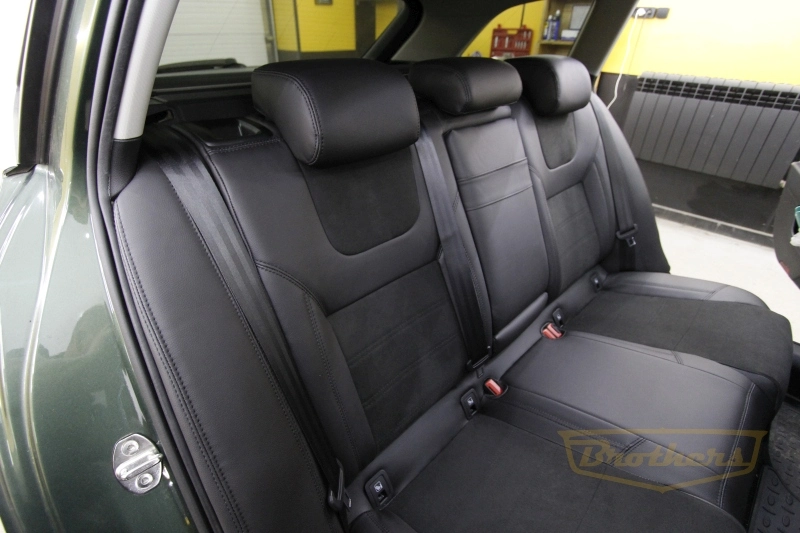 Чехлы на Skoda Superb 3 (Style), серии "Alcantara Full" - черная строчка Чехлы на Skoda Superb 3 (Style), серии "Alcantara Full" - черная строчка