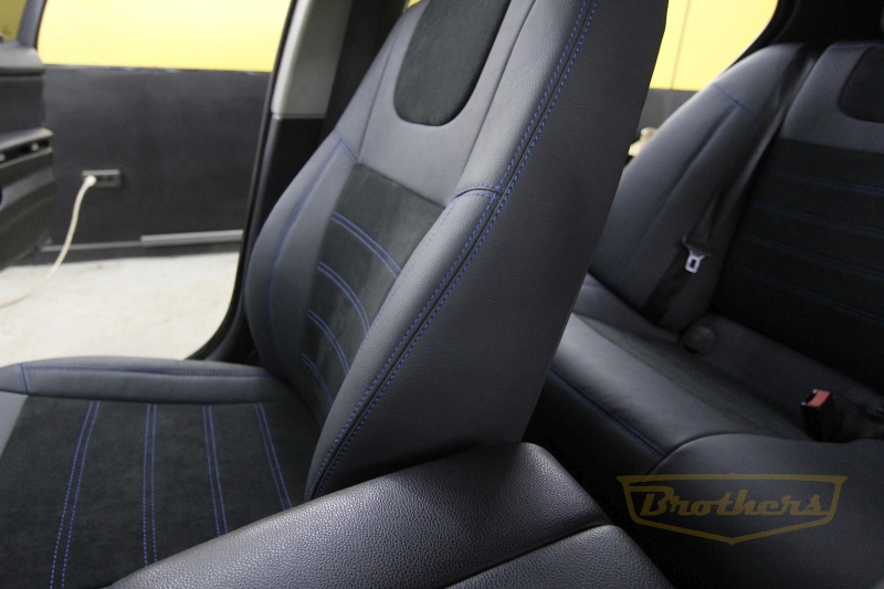 Чехлы BMW 3 (E90) серии "Aurora" (с алькантарой) - синяя строчка