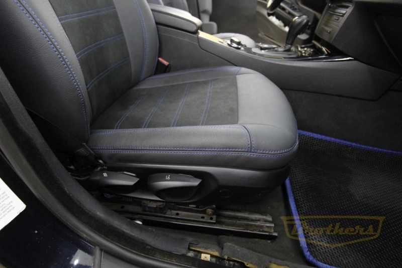 Чехлы BMW 3 (E90) серии "Aurora" (с алькантарой) - синяя строчка