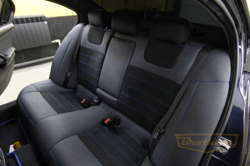 Чехлы BMW 3 (E90) серии "Aurora" (с алькантарой) - синяя строчка