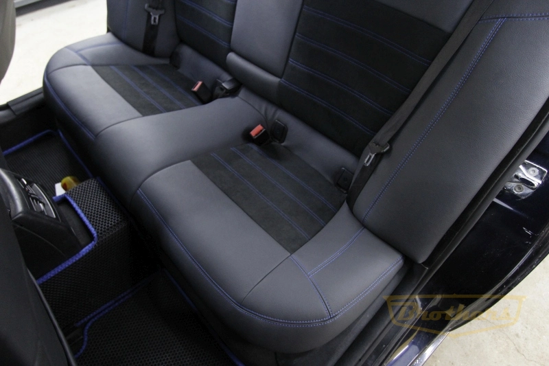 Чехлы BMW 3 (E90) серии "Aurora" (с алькантарой) - синяя строчка