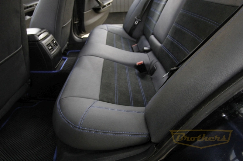 Чехлы BMW 3 (E90) серии "Aurora" (с алькантарой) - синяя строчка