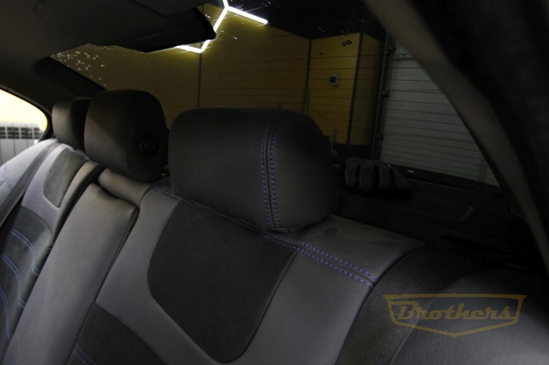 Чехлы BMW 3 (E90) серии "Aurora" (с алькантарой) - синяя строчка