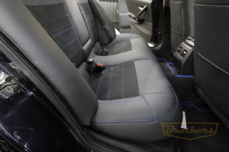 Чехлы BMW 3 (E90) серии "Aurora" (с алькантарой) - синяя строчка