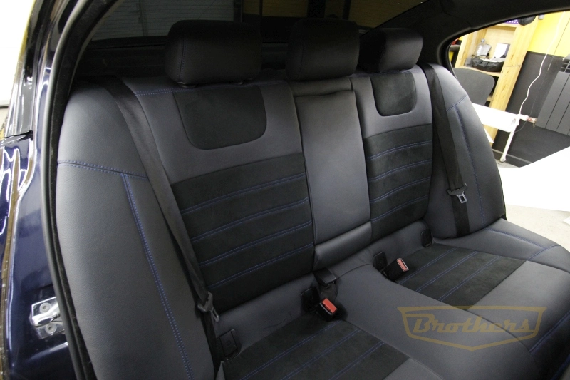 Чехлы BMW 3 (E90) серии "Aurora" (с алькантарой) - синяя строчка