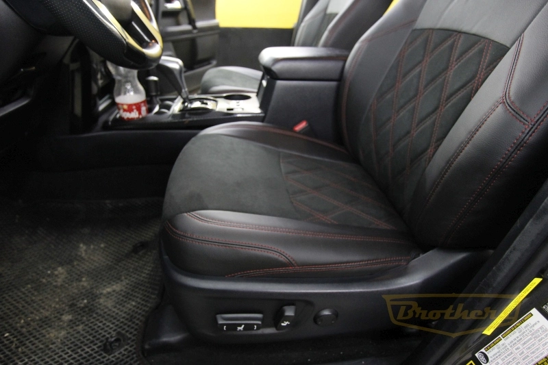 Авточехлы на Тойота 4 Рунер (Toyota 4 Runer) серии "Alcantara" - с ромбами и продлением передних сидений, красная строчка