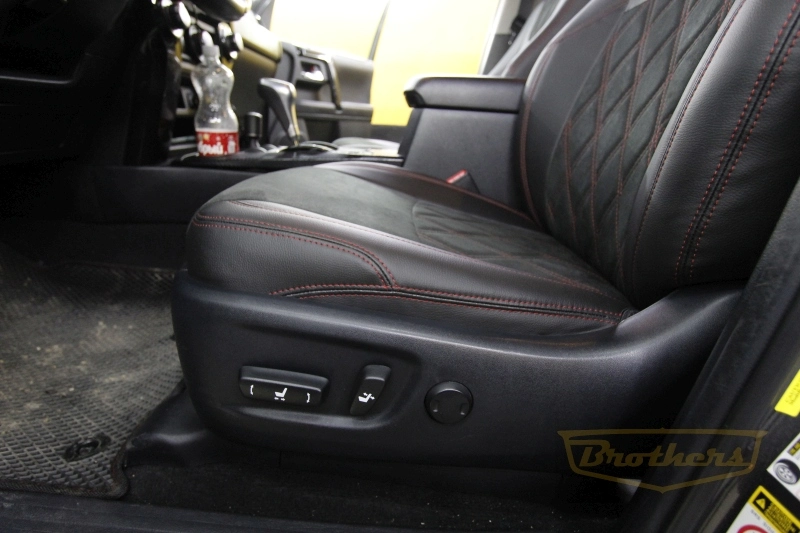 Авточехлы на Тойота 4 Рунер (Toyota 4 Runer) серии "Alcantara" - с ромбами и продлением передних сидений, красная строчка