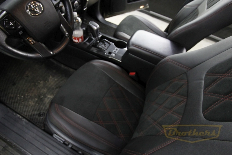 Авточехлы на Тойота 4 Рунер (Toyota 4 Runer) серии "Alcantara" - с ромбами и продлением передних сидений, красная строчка