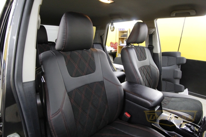 Авточехлы на Тойота 4 Рунер (Toyota 4 Runer) серии "Alcantara" - с ромбами и продлением передних сидений, красная строчка