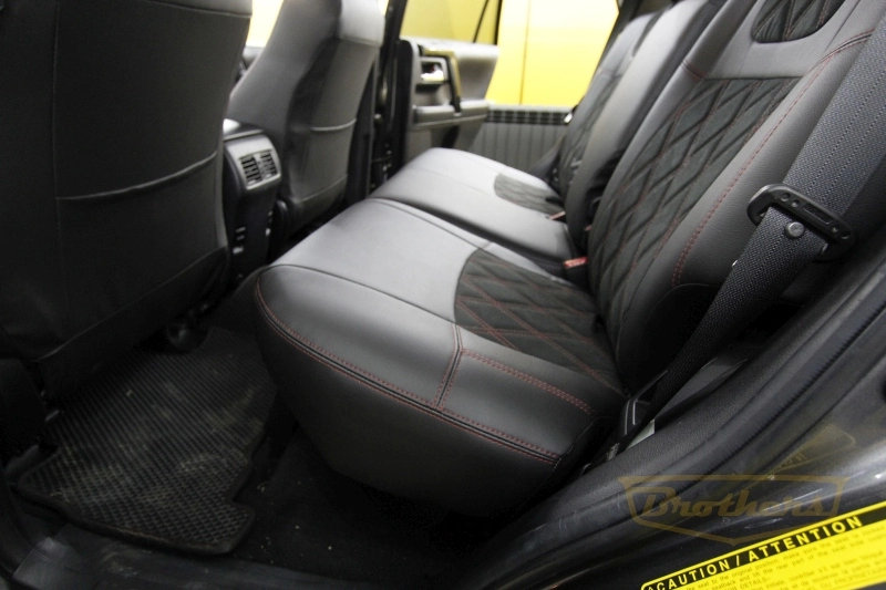 Авточехлы на Тойота 4 Рунер (Toyota 4 Runer) серии "Alcantara" - с ромбами и продлением передних сидений, красная строчка