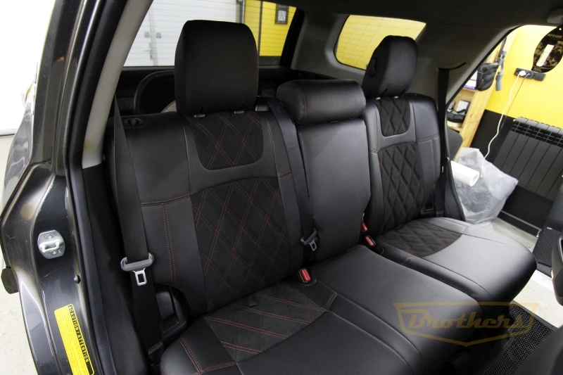 Авточехлы на Тойота 4 Рунер (Toyota 4 Runer) серии "Alcantara" - с ромбами и продлением передних сидений, красная строчка