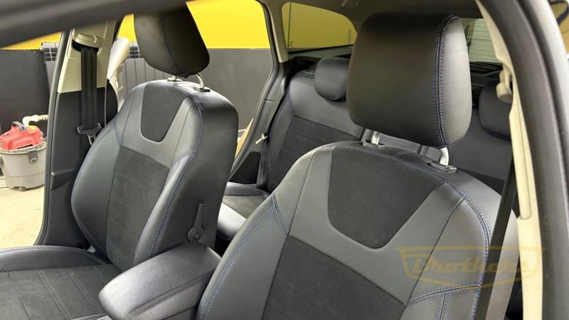 Чехлы на Ford Focus 3 Titanium, серии "Alcantara" - синяя строчка, продление передних сидений алькантарой