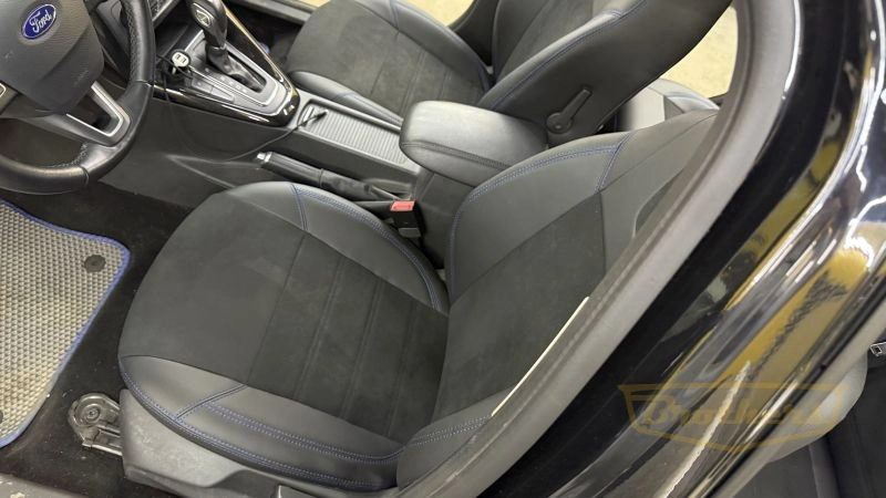Чехлы на Ford Focus 3 Titanium, серии "Alcantara" - синяя строчка, продление передних сидений алькантарой