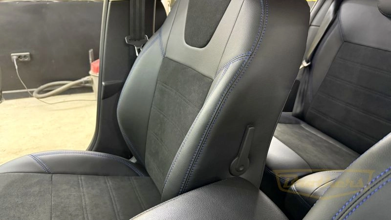 Чехлы на Ford Focus 3 Titanium, серии "Alcantara" - синяя строчка, продление передних сидений алькантарой