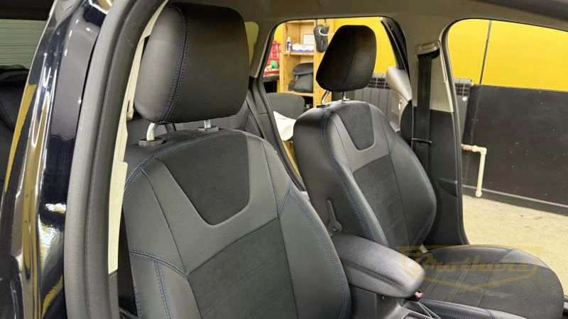 Чехлы на Ford Focus 3 Titanium, серии "Alcantara" - синяя строчка, продление передних сидений алькантарой