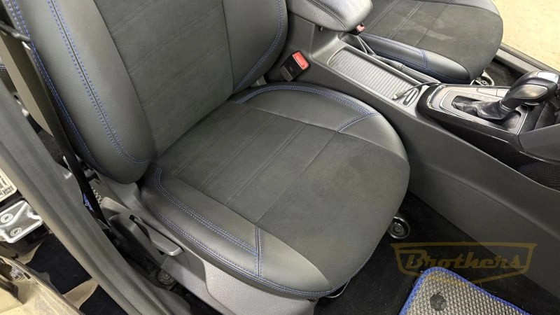 Чехлы на Ford Focus 3 Titanium, серии "Alcantara" - синяя строчка, продление передних сидений алькантарой