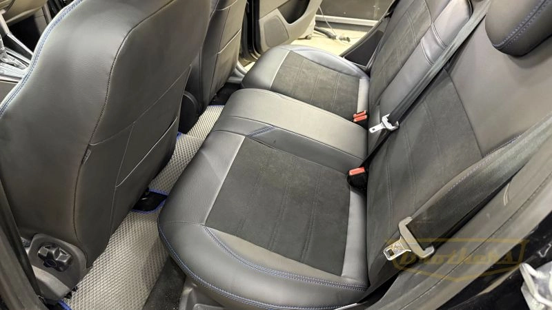 Чехлы на Ford Focus 3 Titanium, серии "Alcantara" - синяя строчка, продление передних сидений алькантарой