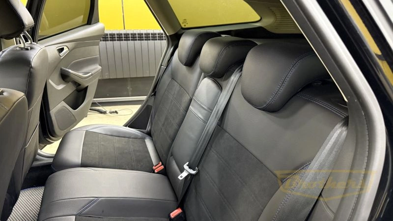 Чехлы на Ford Focus 3 Titanium, серии "Alcantara" - синяя строчка, продление передних сидений алькантарой
