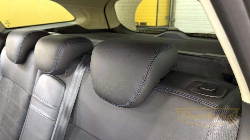 Чехлы на Ford Focus 3 Titanium, серии "Alcantara" - синяя строчка, продление передних сидений алькантарой