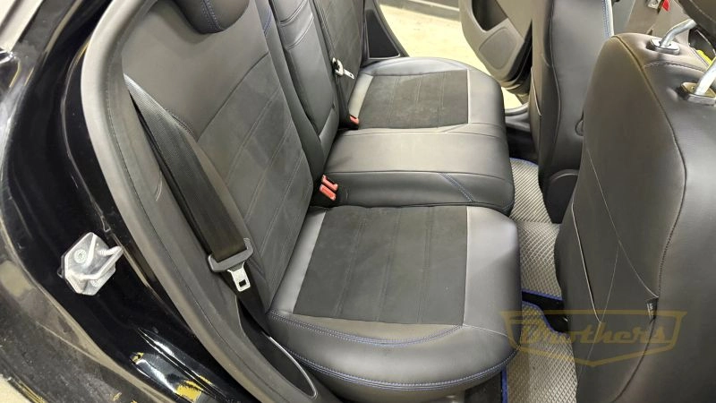 Чехлы на Ford Focus 3 Titanium, серии "Alcantara" - синяя строчка, продление передних сидений алькантарой