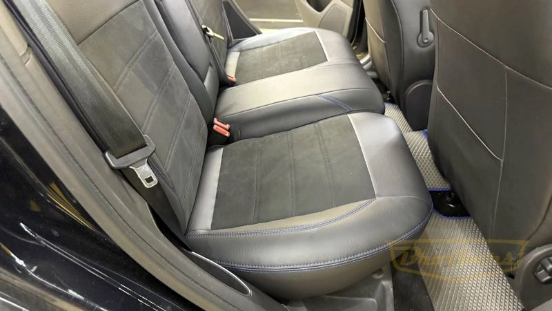 Чехлы на Ford Focus 3 Titanium, серии "Alcantara" - синяя строчка, продление передних сидений алькантарой