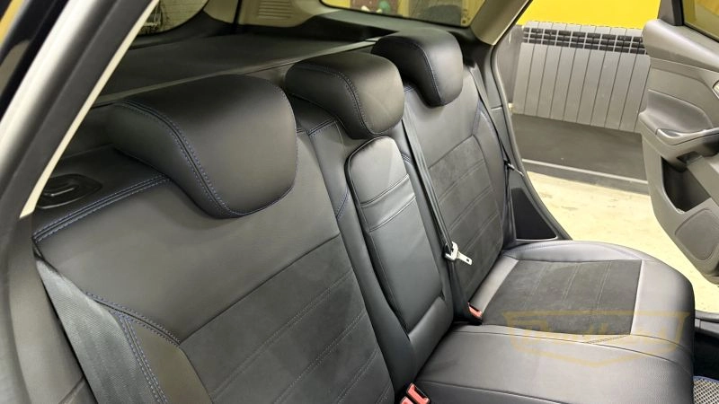 Чехлы на Ford Focus 3 Titanium, серии "Alcantara" - синяя строчка, продление передних сидений алькантарой