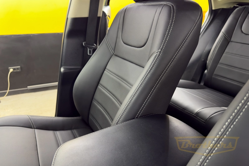 Чехлы на сидения Lexus NX (2017 - 2021) серии "Premium" - серая строчка, гладкий центр