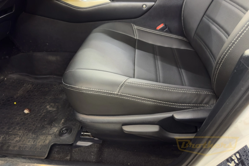 Чехлы на сидения Lexus NX (2017 - 2021) серии "Premium" - серая строчка, гладкий центр