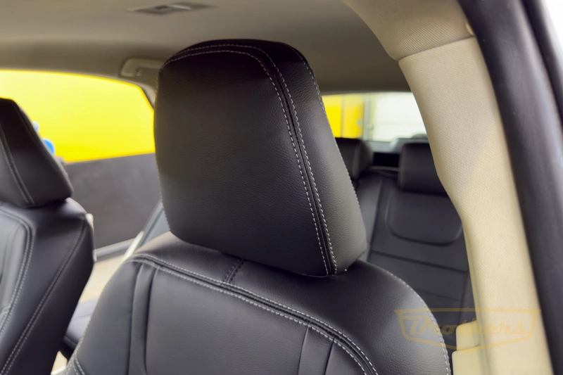 Чехлы на сидения Lexus NX (2017 - 2021) серии "Premium" - серая строчка, гладкий центр