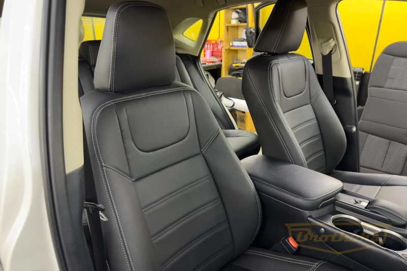 Чехлы на сидения Lexus NX (2017 - 2021) серии "Premium" - серая строчка, гладкий центр