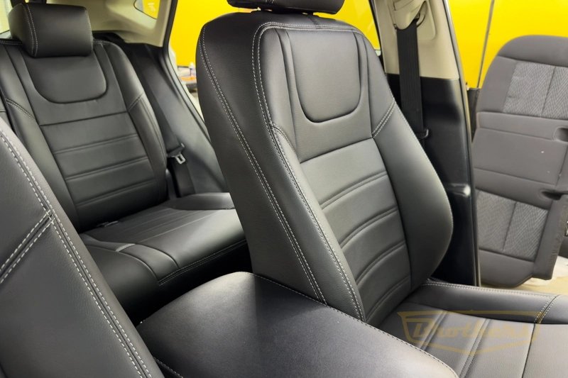 Чехлы на сидения Lexus NX (2017 - 2021) серии "Premium" - серая строчка, гладкий центр