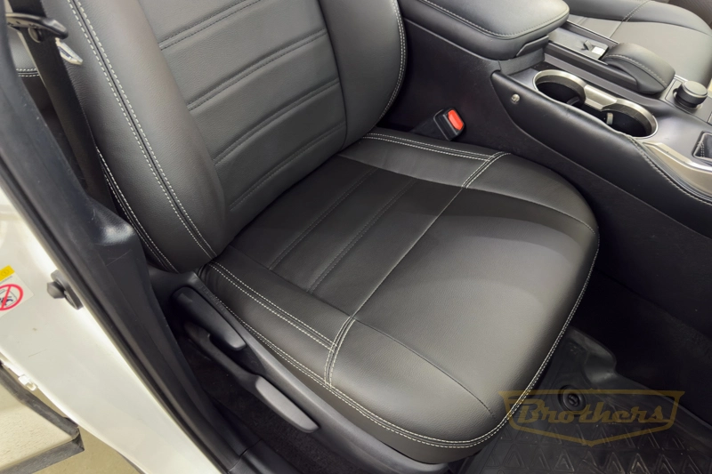 Чехлы на сидения Lexus NX (2017 - 2021) серии "Premium" - серая строчка, гладкий центр