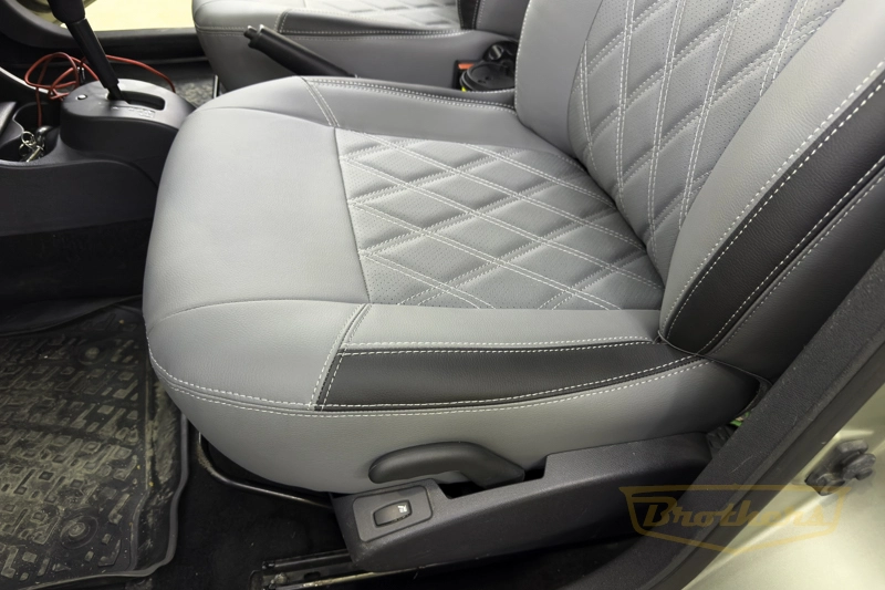 Чехлы на сиденья автомобиля Nissan Almera (Ниссан Альмера) G15, серии "Premium" - серая экокожа, черные вставки, ромбы