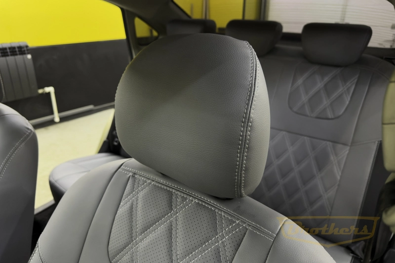 Чехлы на сиденья автомобиля Nissan Almera (Ниссан Альмера) G15, серии "Premium" - серая экокожа, черные вставки, ромбы