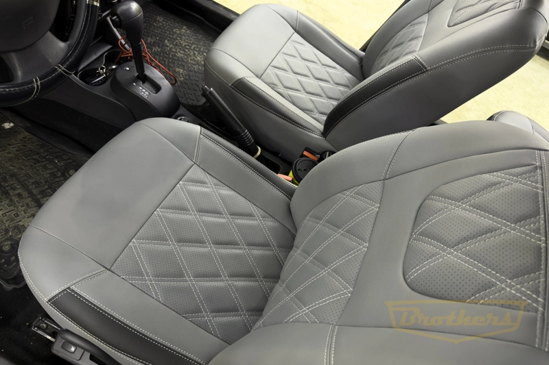 Чехлы на сиденья автомобиля Nissan Almera (Ниссан Альмера) G15, серии "Premium" - серая экокожа, черные вставки, ромбы