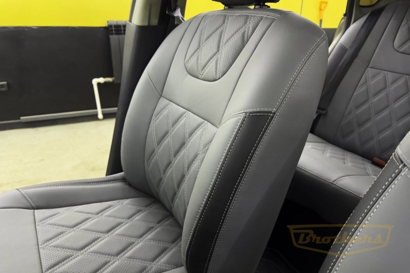 Чехлы на сиденья автомобиля Nissan Almera (Ниссан Альмера) G15, серии "Premium" - серая экокожа, черные вставки, ромбы