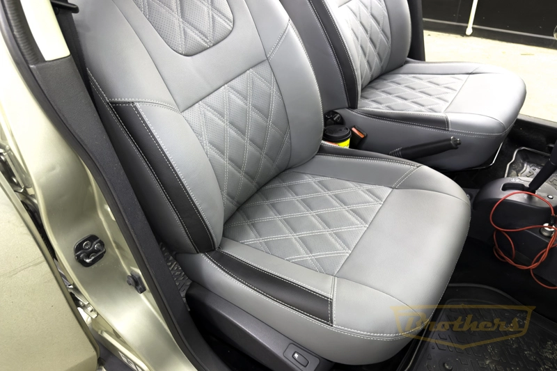 Чехлы на сиденья автомобиля Nissan Almera (Ниссан Альмера) G15, серии "Premium" - серая экокожа, черные вставки, ромбы