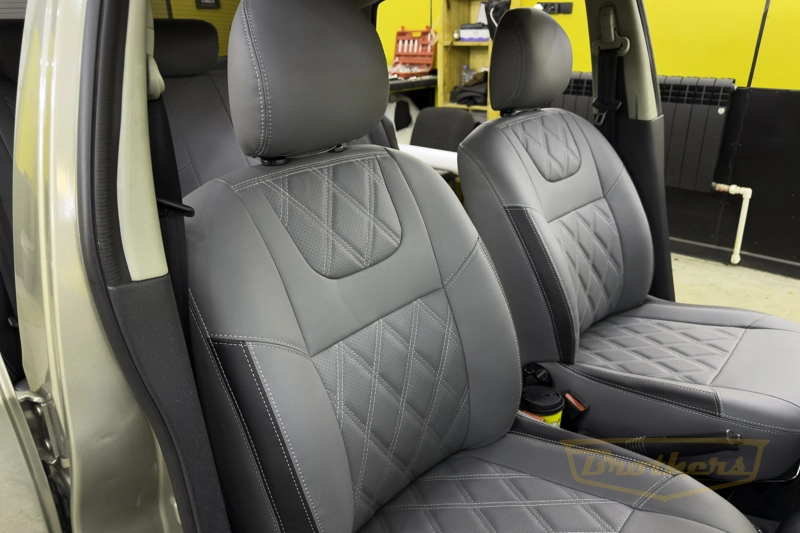 Чехлы на сиденья автомобиля Nissan Almera (Ниссан Альмера) G15, серии "Premium" - серая экокожа, черные вставки, ромбы