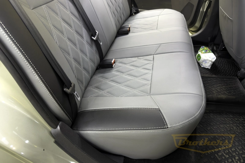 Чехлы на сиденья автомобиля Nissan Almera (Ниссан Альмера) G15, серии "Premium" - серая экокожа, черные вставки, ромбы