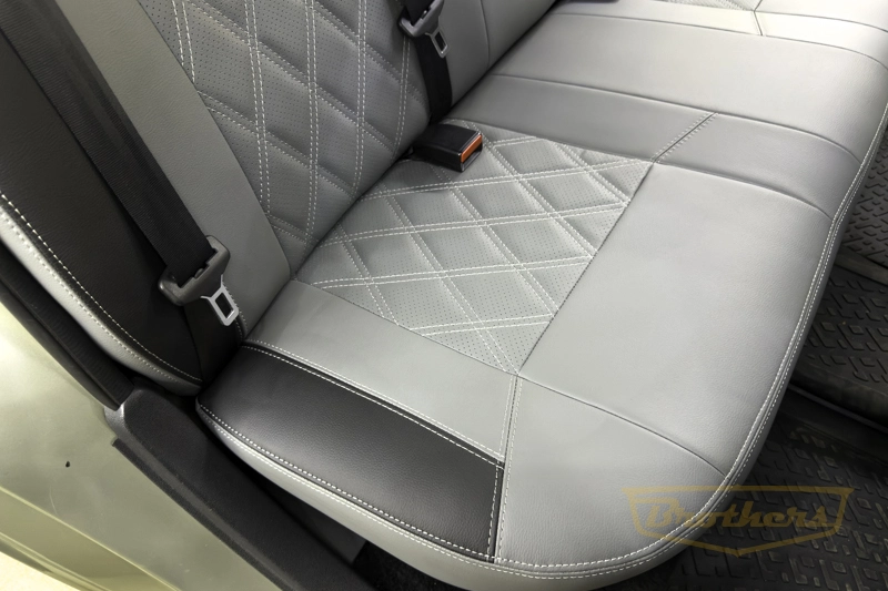 Чехлы на сиденья автомобиля Nissan Almera (Ниссан Альмера) G15, серии "Premium" - серая экокожа, черные вставки, ромбы