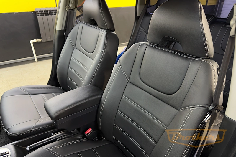 Авточехлы для сидений автомобиля Honda Jazz (Хонда Джазз), 2001 - 2005 серии "Premium" - серая строчка, гладкий центр